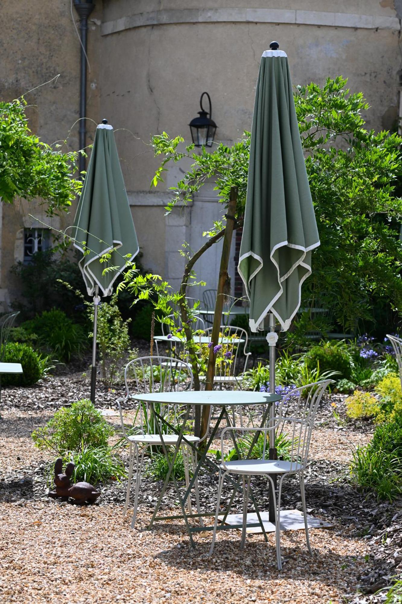 Hotel Les Pres Saint-Hilaire-le-Chatel Exterior foto