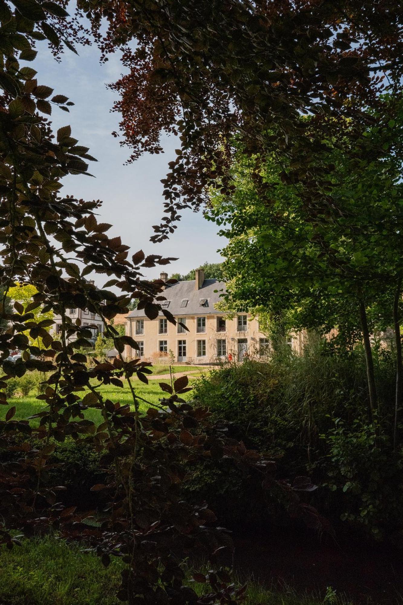 Hotel Les Pres Saint-Hilaire-le-Chatel Exterior foto